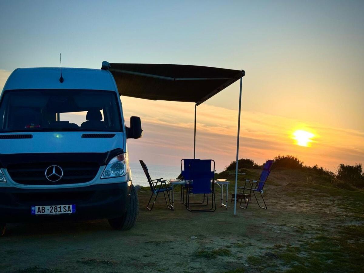 Hotel na wodzie Leoventure Campervan Tirana